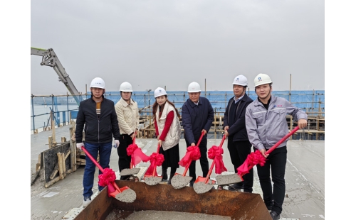 伊百盛健康產業(yè)園綜合辦公樓文化館榮耀封頂，開啟企業(yè)發(fā)展新篇章！